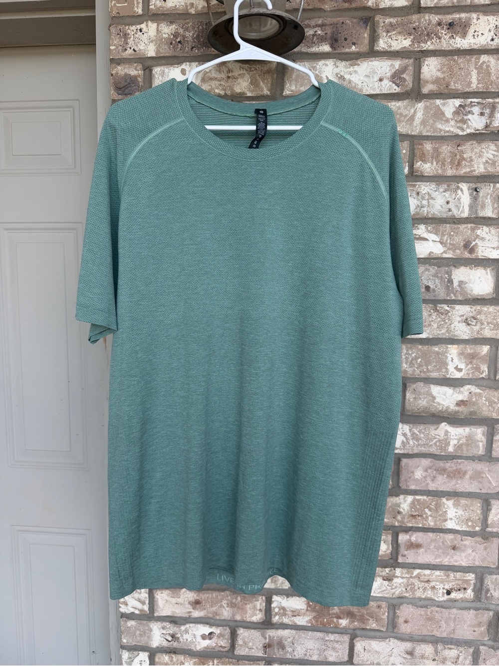 Lululemon Metal Vent Tech Shirt Size XL